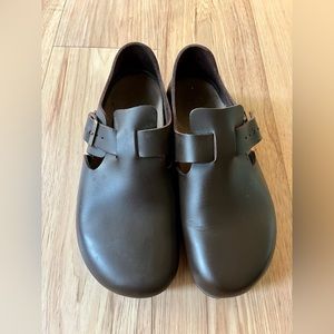 Birkenstock London Closed Toed Shoe